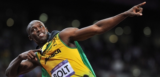 Šestinásobný olympijský vítěz Usain Bolt se po březnové operaci levé nohy a potížích s kolenem vrací do formy.