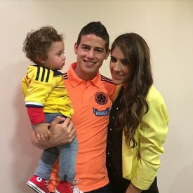 James Rodríguez se svou ženou Danielou a dcerkou Salome.