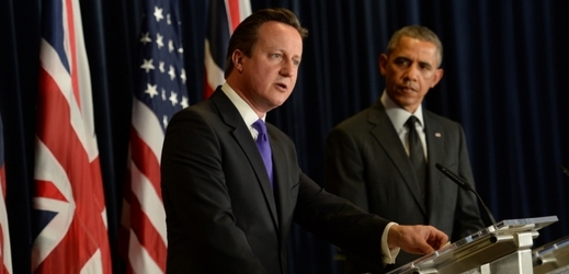 David Cameron (vlevo) a Barack Obama na červnovém summitu G7.