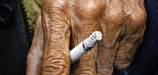 Milánský soud nařídil koncernu British American Tobacco zaplatit odškodné milion eur (ilustrační foto).