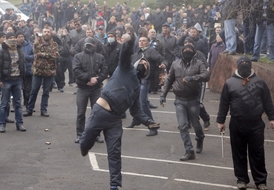 Proruští separatisté při dubnových nepokojích ve městě Horlivka