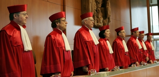 Členové německého ústavního soudu (ilustrační snímky).