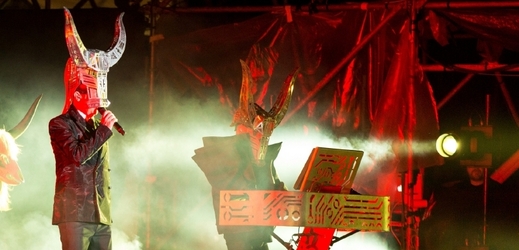 Duo Pet Shop Boys na jednom z letošních vystoupení.
