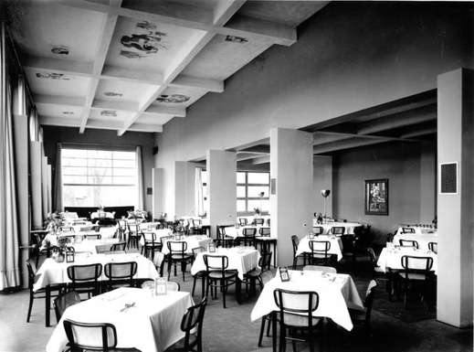 Francouzská restaurace v Mánesu, 1930.