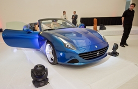V Galerii Mánes byl v české premiéře představen vůz Ferrari California T.