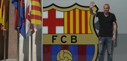 Posila Jeremy Mathieu u loga Barcelony.