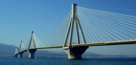 Jeden z projektů mostu přes Kerčský průliv.