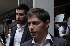 Argentinský ministr hospodářství Axel Kicillof odchází z jednání s Danielem Pollackem, soudem určeným prostředníkem.