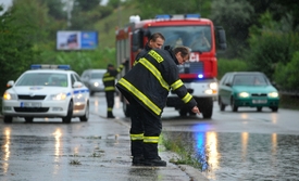 Dopravní komplikace způsobil silný déšť 31. července v brněnské Jedovnické ulici.