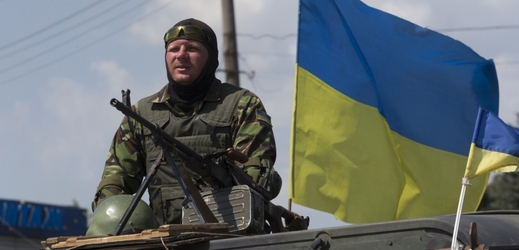 Při nočním útoku proruských rebelů přišlo o život několik ukrajinských vojáků.