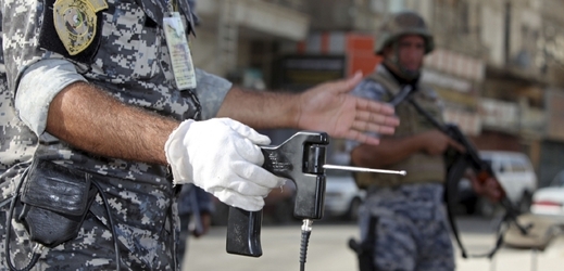 Falešné detektory bomb v rukou irácké policie.