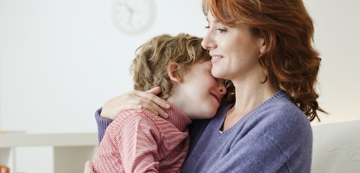 Studie tvrdí, že děti starších matek mluvily ve třech a čtyřech letech lépe než jejich vrstevníci, kteří měli mladé matky (ilustrační foto).