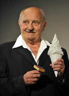 Letošní výroční cenu LFŠ si odnesl například herec Josef Somr.