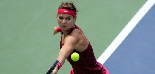 Tenistka Lucie Šafářová zdolala Rumunku Soranu Cirsteaovou 6:4 a 6:2 a postoupila do druhého kola turnaje v Montrealu. 