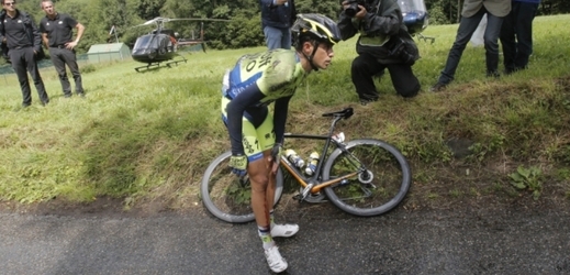 Alberto Contador si na Tour de France zlomil nohu.