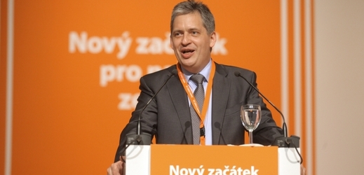 Ministr pro legislativu Jiří Dienstbier kritizuje vydírání pravice (ČSSD).