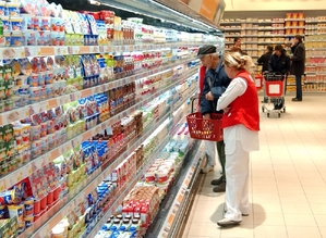 Ruský supermarket. Západní zboží je pro mnohé nepřiměřeně drahé.