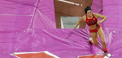 Olympijská vítězka Jennifer Suhrová se pořádně potloukla při tréninku, poté co jí praskla tyč a díky zranění přijde o nejbližší mítinky.