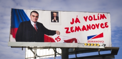 Zdeněk Žák (na billboardu) kandidoval do Poslanecké sněmovny za Zemanovce.
