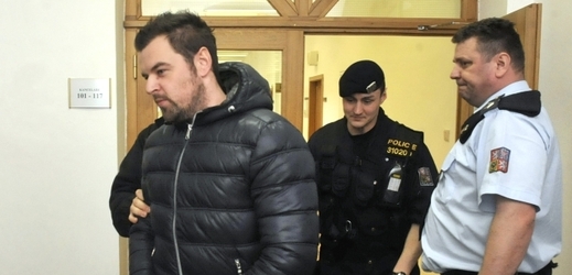 Petr Kramný čelí obvinění, že na dovolené zabil manželku s dcerou.
