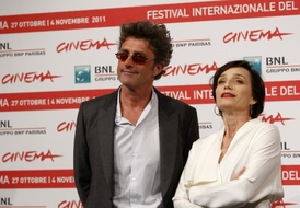 Režisér Pawlikowski s herečkou Kristin Scottovou Thomasovou na premiéře jeho snímku La femme du cinquieme (30. října 2011).