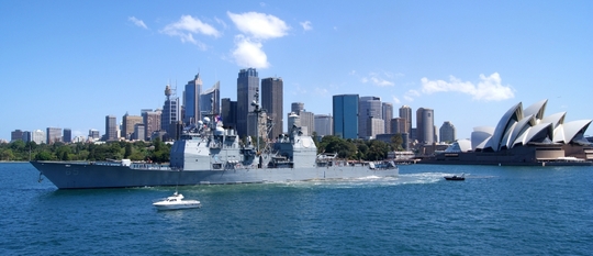 Americký křižník USS Chosin v Sydney.
