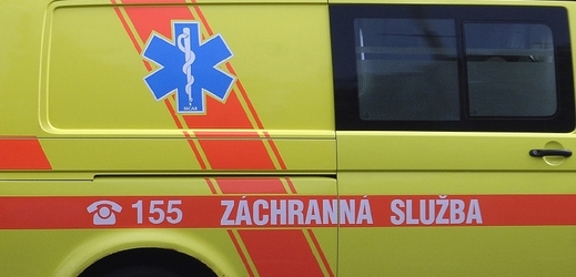 Na místě je pět záchranářských jednotek (ilustrační foto).