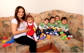 Alexandra Kiňová se svými dětmi.