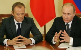 Donald Tusk (vlevo) a Vladimir Putin v roce 2010.