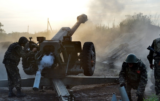 Ukrajinští dělostřelci rozsévají smrt i mezi nevinnými civilisty.
