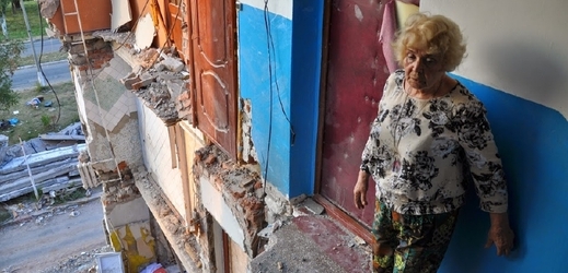 Raisa Jelisjevová ve svém zničeném bytě.