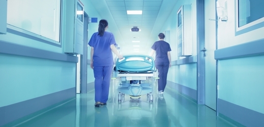 Nemocnice rozeslala dvě stě zpráv o úmrtí svých pacientů (ilustrační foto).