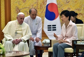Setkání papeže s jihokorejskou prezidentkou Park Geun-hye.