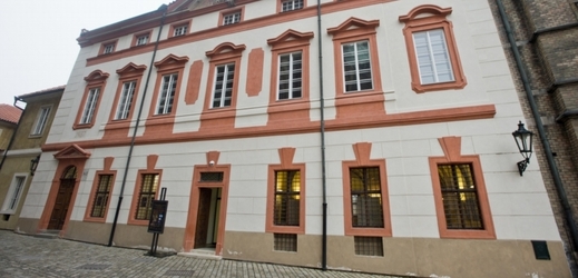 Budova kapitulního děkanství (Mladotův dům) ve Vikářské ulici na Pražském hradě.