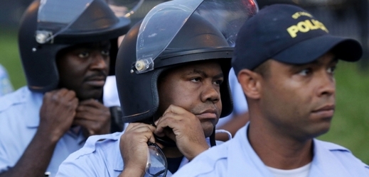 Policisté v americkém Fergusonu.