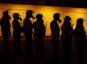 Policii posílí národní gardisté.