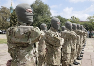 Azovští se vypravují do bojů na východě Ukrajiny.