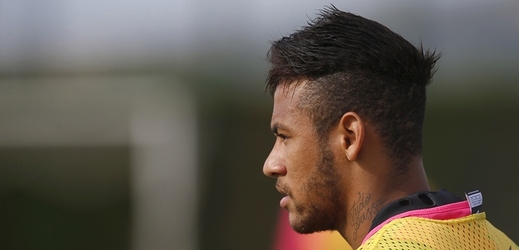 Brazilský útočník Neymar dostal týden před začátkem španělské ligy od lékařů Barcelony svolení hrát zápasy. 
