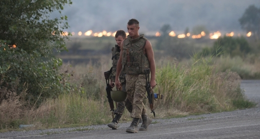 Ukrajinští vojáci po útoku na stanoviště separatistů.