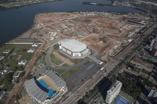 Letecký pohled na část olympijského parku ve výstavbě.