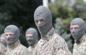 Azovští se v Kyjevě loučí a připravují na k odjezdu na východní Ukrajinu. Na straně prokyjevských sil patří mezi nejkrvelačnější.