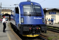 České dráhy mají problém sehnat pro soupravy railjet vhodné lokomotivy.