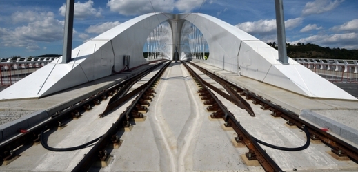 Nový Trojský most v Praze, který je součástí tunelového komplexu Blanka.