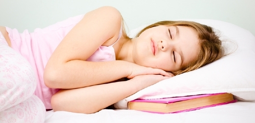 Teenagerům, kteří spí denně méně než šest hodi, hrozí, že budou v budoucnu tlustí.