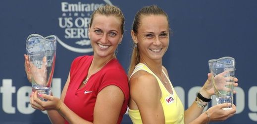 Ptera Kvitová (vlevo) vyhrála podruhé v kariéře turnaj v New Havenu.