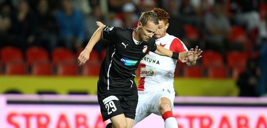 Fotbalisté Slavie doma ubránili jednogólový náskok nad Plzní.