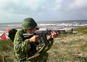 Ruští vojáci ze základny v Abcházii cvičí u Černého moře.