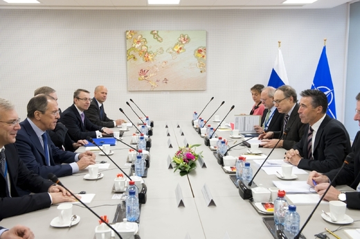 Delegace Ruska v čele s mininistrem zahraničí Lavrovem jedná v sídle NATO s jeho šéfem Rasmussenem (leden 2014).