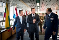 Šéf NATO Rasmussen, britský premiér Cameron, generál Breedlove, vrchní velitel SACEUR.