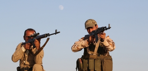 Pešmergové, kurdští bojovníci.